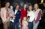 Noordwijk 30 maart 2023
Boekpresentatie Maxime Meiland in de winkel van haar zus Montana.
Verder Aanwezig Martien Meiland Erica Meiland en haar man Leroy Molkenboer en hun kinderen Claire en Vive. Ook de schrijver van het boek Jan Dijkgraaf.