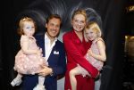 Noordwijk 30 maart 2023
Boekpresentatie Maxime Meiland in de winkel van haar zus Montana.
Verder Aanwezig Martien Meiland Erica Meiland en haar man Leroy Molkenboer en hun kinderen Claire en Vive. Ook de schrijver van het boek Jan Dijkgraaf.