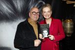 Noordwijk 30 maart 2023
Boekpresentatie Maxime Meiland in de winkel van haar zus Montana.
Verder Aanwezig Martien Meiland Erica Meiland en haar man Leroy Molkenboer en hun kinderen Claire en Vive. Ook de schrijver van het boek Jan Dijkgraaf.