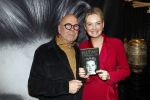 Noordwijk 30 maart 2023
Boekpresentatie Maxime Meiland in de winkel van haar zus Montana.
Verder Aanwezig Martien Meiland Erica Meiland en haar man Leroy Molkenboer en hun kinderen Claire en Vive. Ook de schrijver van het boek Jan Dijkgraaf.