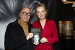 Noordwijk 30 maart 2023
Boekpresentatie Maxime Meiland in de winkel van haar zus Montana.
Verder Aanwezig Martien Meiland Erica Meiland en haar man Leroy Molkenboer en hun kinderen Claire en Vive. Ook de schrijver van het boek Jan Dijkgraaf.