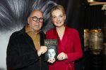 Noordwijk 30 maart 2023
Boekpresentatie Maxime Meiland in de winkel van haar zus Montana.
Verder Aanwezig Martien Meiland Erica Meiland en haar man Leroy Molkenboer en hun kinderen Claire en Vive. Ook de schrijver van het boek Jan Dijkgraaf.