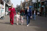 Noordwijk 30 maart 2023
Boekpresentatie Maxime Meiland in de winkel van haar zus Montana.
Verder Aanwezig Martien Meiland Erica Meiland en haar man Leroy Molkenboer en hun kinderen Claire en Vive. Ook de schrijver van het boek Jan Dijkgraaf.