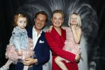 Noordwijk 30 maart 2023
Boekpresentatie Maxime Meiland in de winkel van haar zus Montana.
Verder Aanwezig Martien Meiland Erica Meiland en haar man Leroy Molkenboer en hun kinderen Claire en Vive. Ook de schrijver van het boek Jan Dijkgraaf.