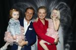 Noordwijk 30 maart 2023
Boekpresentatie Maxime Meiland in de winkel van haar zus Montana.
Verder Aanwezig Martien Meiland Erica Meiland en haar man Leroy Molkenboer en hun kinderen Claire en Vive. Ook de schrijver van het boek Jan Dijkgraaf.