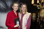 Noordwijk 30 maart 2023
Boekpresentatie Maxime Meiland in de winkel van haar zus Montana.
Verder Aanwezig Martien Meiland Erica Meiland en haar man Leroy Molkenboer en hun kinderen Claire en Vive. Ook de schrijver van het boek Jan Dijkgraaf.