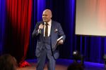 Zeist 26 maart 2023
Hans Kazan viert zijn 70e verjaardag en presenteert zijn boek. Ook krijgt hij een koninklijke onderscheiding in het Figi Theater/Hotel. Michel v Zeist