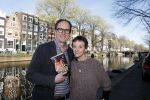 Amsterdam 5 april 2023
Nicci Gerrard en Sean French , het schrijvers echtpaar Nicci French met hun nieuwe boek in het centrum van Amster. Ze sliepen in het Ambassade Hotel.