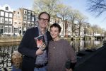 Amsterdam 5 april 2023
Nicci Gerrard en Sean French , het schrijvers echtpaar Nicci French met hun nieuwe boek in het centrum van Amster. Ze sliepen in het Ambassade Hotel.