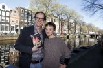 Amsterdam 5 april 2023
Nicci Gerrard en Sean French , het schrijvers echtpaar Nicci French met hun nieuwe boek in het centrum van Amster. Ze sliepen in het Ambassade Hotel.