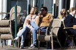 Amsterdam 2 april 2023
Schrijfster Patricia Snel met partner op terras.