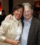 Zeist 26 maart 2023
Hans Kazan viert zijn 70e verjaardag en presenteert zijn boek. Ook krijgt hij een koninklijke onderscheiding in het Figi Theater/Hotel. Paul Fagel en Wendy Kazan