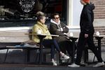 Amsterdam 24 maart 2023
Prinses Annette en een vriendin drinken kopje thee op een terras in centrum van Amsterdam.