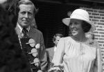 Middelbeers, Bladel, Steensel en Valkenswaard, 22 Augustus 1978
Bezoek Prinses Beatrix en Prins Claus aan de Kempen
Burgemeester v Zwieten Valkenswaard
Burgemeester Hen k Breeveld
100 jarige
Commissaris v d Koningin Jan v d Harten
Valkenier
Boeren dansengroep uit Bladel