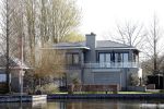 Breukeleveen 4 april 2023
Prinses Mabel bouwt een nieuw huis en heeft nog een huis daarnaast aan de Loosdrechtse plassen.