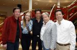 Zeist 26 maart 2023
Hans Kazan viert zijn 70e verjaardag en presenteert zijn boek. Ook krijgt hij een koninklijke onderscheiding in het Figi Theater/Hotel. Kinderen Hans Kazan , Renzo Steven Oscar en lara