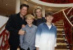 Zeist 26 maart 2023
Hans Kazan viert zijn 70e verjaardag en presenteert zijn boek. Ook krijgt hij een koninklijke onderscheiding in het Figi Theater/Hotel. renzo en Mara Kazan met hun kinderen