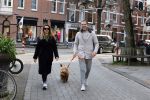 Amsterdam 15 maart 2023
Chantal Bles en Robert Doornbos wandelen met hun hond door Amsterdam zuid.