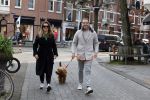 Amsterdam 15 maart 2023
Chantal Bles en Robert Doornbos wandelen met hun hond door Amsterdam zuid.