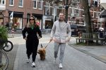 Amsterdam 15 maart 2023
Chantal Bles en Robert Doornbos wandelen met hun hond door Amsterdam zuid.