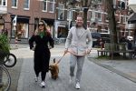 Amsterdam 15 maart 2023
Chantal Bles en Robert Doornbos wandelen met hun hond door Amsterdam zuid.
