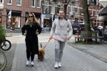 Amsterdam 15 maart 2023
Chantal Bles en Robert Doornbos wandelen met hun hond door Amsterdam zuid.