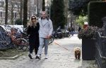Amsterdam 15 maart 2023
Chantal Bles en Robert Doornbos wandelen met hun hond door Amsterdam zuid.