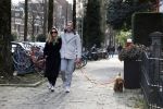Amsterdam 15 maart 2023
Chantal Bles en Robert Doornbos wandelen met hun hond door Amsterdam zuid.