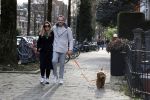 Amsterdam 15 maart 2023
Chantal Bles en Robert Doornbos wandelen met hun hond door Amsterdam zuid.