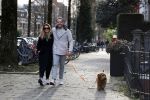 Amsterdam 15 maart 2023
Chantal Bles en Robert Doornbos wandelen met hun hond door Amsterdam zuid.