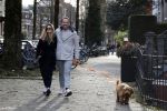 Amsterdam 15 maart 2023
Chantal Bles en Robert Doornbos wandelen met hun hond door Amsterdam zuid.