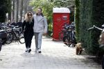 Amsterdam 15 maart 2023
Chantal Bles en Robert Doornbos wandelen met hun hond door Amsterdam zuid.