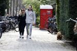 Amsterdam 15 maart 2023
Chantal Bles en Robert Doornbos wandelen met hun hond door Amsterdam zuid.