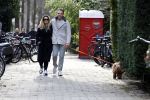 Amsterdam 15 maart 2023
Chantal Bles en Robert Doornbos wandelen met hun hond door Amsterdam zuid.