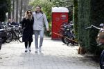 Amsterdam 15 maart 2023
Chantal Bles en Robert Doornbos wandelen met hun hond door Amsterdam zuid.