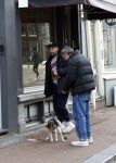 Amsterdam 15 maart 2023
Rolf Snoeren laat zijn hond uit met ... Hond moet poepen op de Utrechtsestraat.
