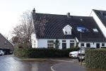 Huizen 25 maart 2023
Het huis van Tom Egbers en janke Dekker staat vol met bloemen .