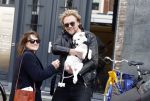 Amsterdam 27 maart 2024
Barbara Sloesen met vriend Joost Hofman en hun hondje in het centrum van amsterdam.
