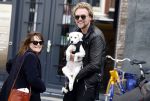 Amsterdam 27 maart 2024
Barbara Sloesen met vriend Joost Hofman en hun hondje in het centrum van amsterdam.
