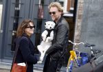 Amsterdam 27 maart 2024
Barbara Sloesen met vriend Joost Hofman en hun hondje in het centrum van amsterdam.