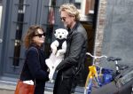 Amsterdam 27 maart 2024
Barbara Sloesen met vriend Joost Hofman en hun hondje in het centrum van amsterdam.