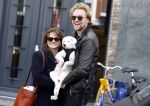 Amsterdam 27 maart 2024
Barbara Sloesen met vriend Joost Hofman en hun hondje in het centrum van amsterdam.