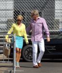 Monaco 7 mei 2012
Connie Breukhoven en haar nieuwe vriend Ben Angelier vier met zijn kinderen en vrienden zijn 60e verjaardag. Ze vertrekken bij zijn huis / appartement met rolls royce cabrio.
Peter Smulders bv