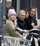 Amsterdam 14 maart 2024
Chantal Janzen en haar man Marco Geerartz op terras bij koffietentje in Amsterdam zuid