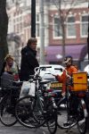 Amsterdam 4 maart 2006
Derk Bolt met zijn zoontje boodschappen doen in sneeuw