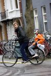 Amsterdam 4 maart 2006
Derk Bolt met zijn zoontje boodschappen doen