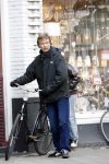 Amsterdam 4 maart 2006
Derk Bolt met zijn zoontje boodschappen doen