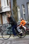 Amsterdam 4 maart 2006
Derk Bolt met zijn zoontje boodschappen doen