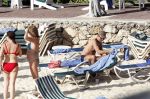 Curacao 5 januari 2012
Derk Bolt met zijn vrouw en zoon bij het Avila beach hotel.