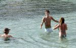 Curacao 5 januari 2012
Derk Bolt met zijn vrouw en zoon bij het Avila beach hotel.